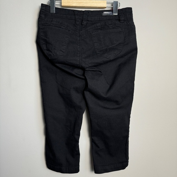 Royalty for Me Women's WANNA BETTA BUTT Capri Jeans Black Size 8 Stretch - Picture 3 of 12